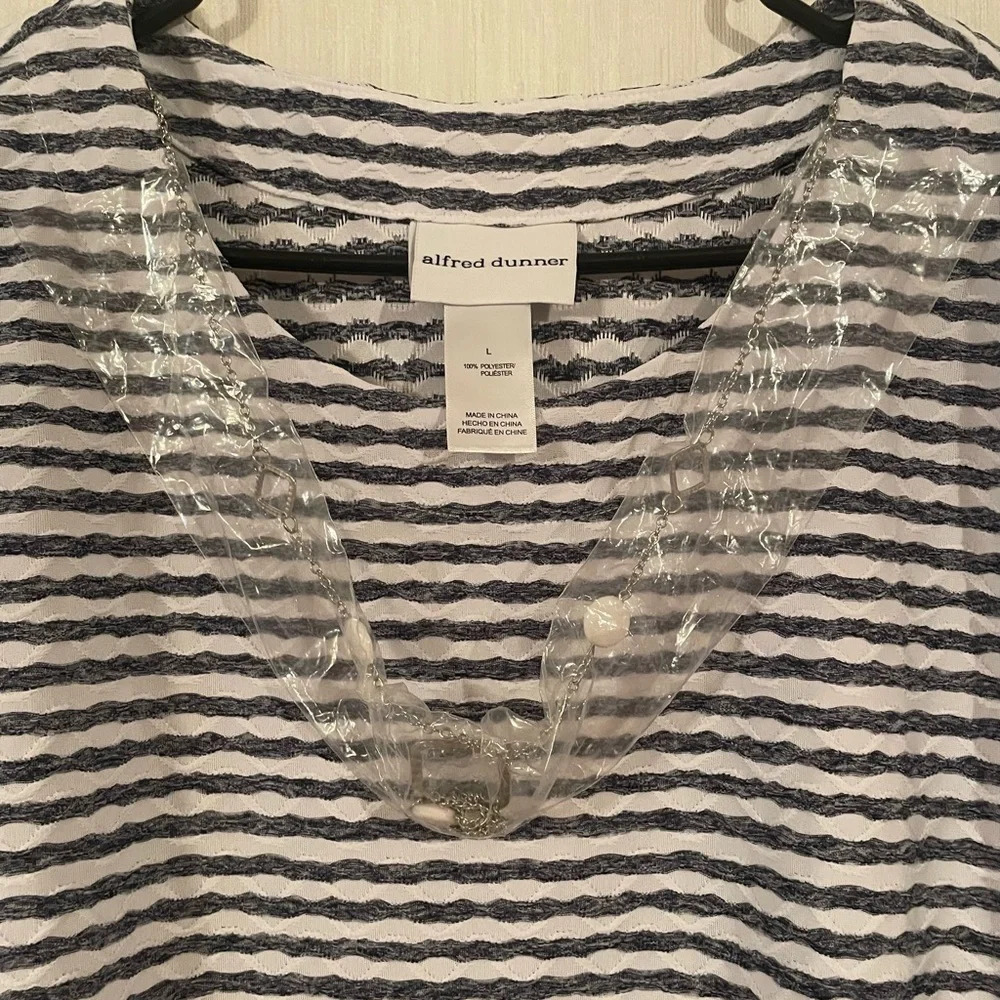 Alfred Dunner Classics Stripe Texture Knit Top With Necklace Navy/White Size L - Picture 4 of 9